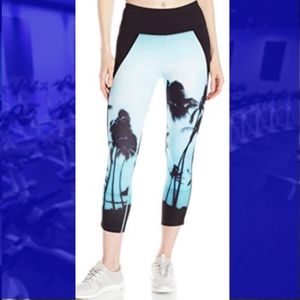 *BRAND NEW** palm tree printed cropped legging (L)